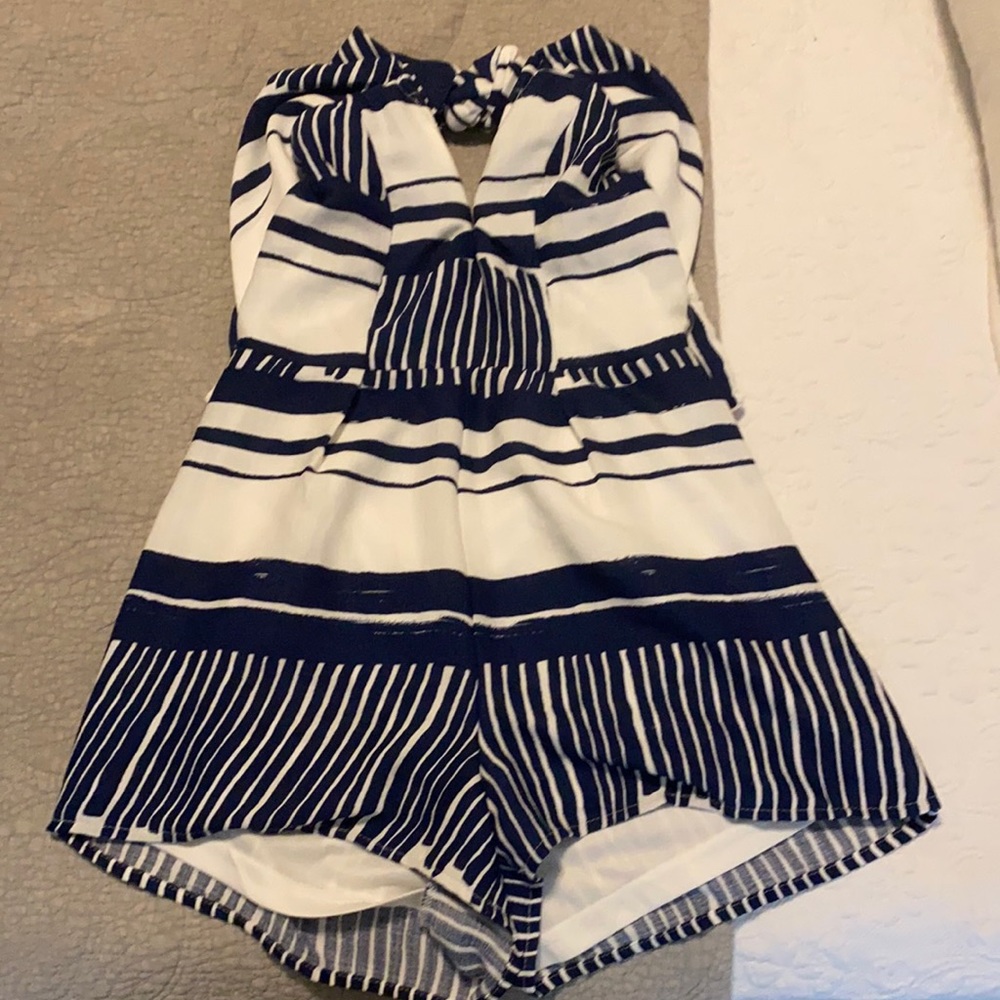 Lulu‘s strapless romper